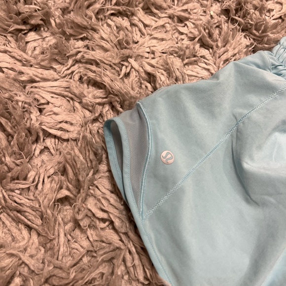 Lululemon Hotty Hot shorts 4” inseam size 2 icing blue ALL SOLD OUT - Picture 2 of 9